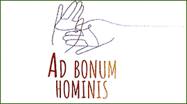 Na zdjęciu widać napis ad bonum hominis i krzyżujące się dłonie